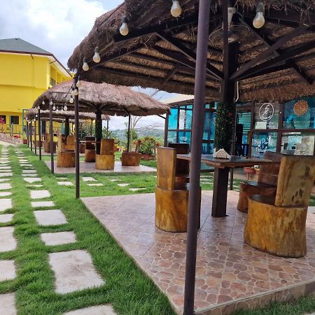 Cactus Creek Hotel Aburi Екстериор снимка