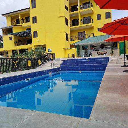 Cactus Creek Hotel Aburi Екстериор снимка