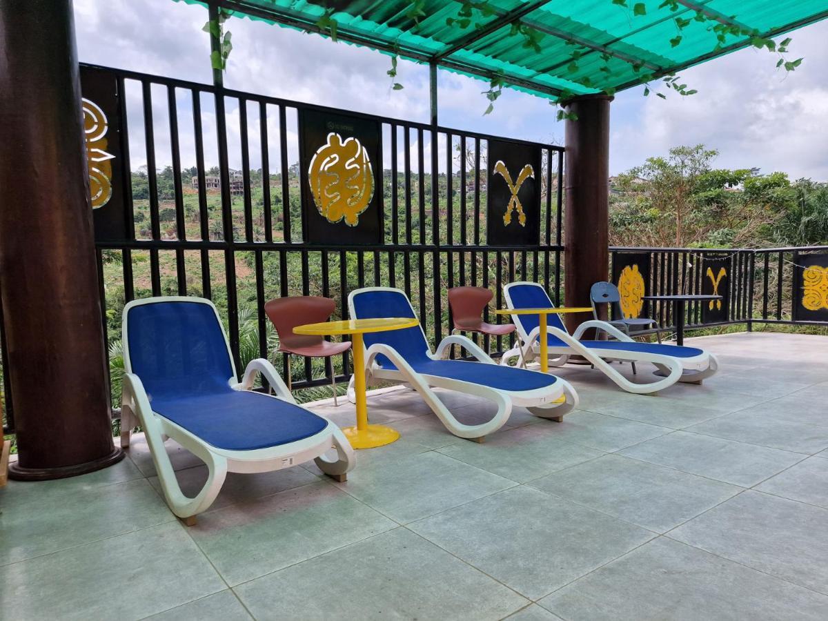 Cactus Creek Hotel Aburi Екстериор снимка