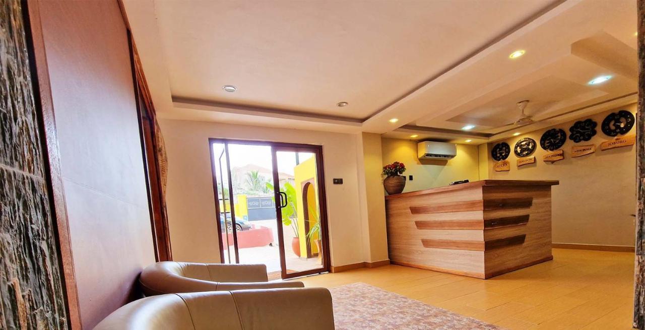 Cactus Creek Hotel Aburi Екстериор снимка