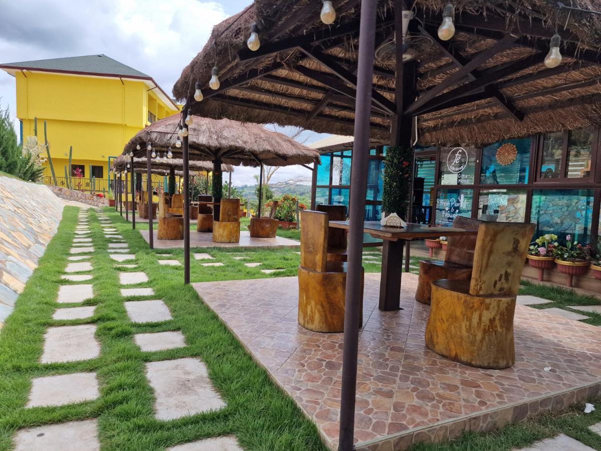 Cactus Creek Hotel Aburi Екстериор снимка