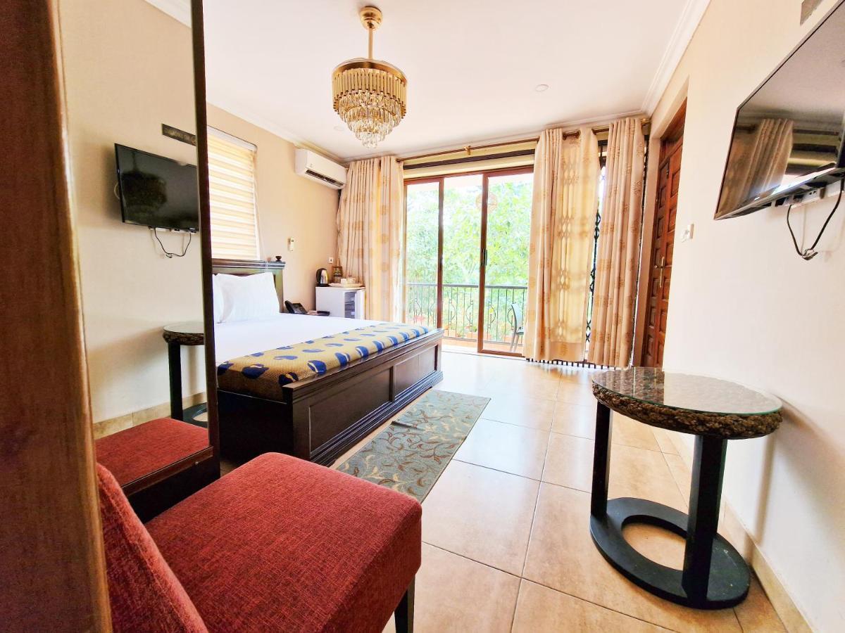 Cactus Creek Hotel Aburi Екстериор снимка