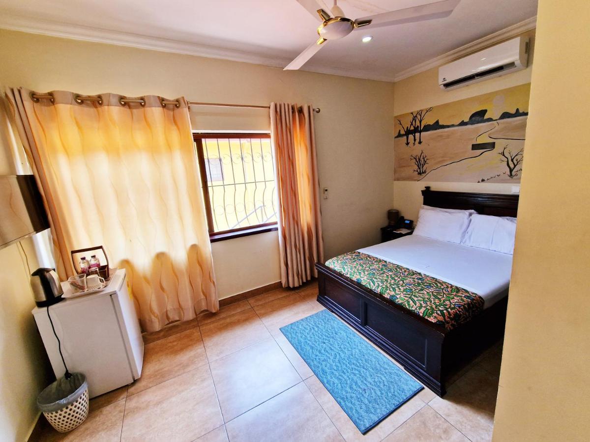 Cactus Creek Hotel Aburi Екстериор снимка