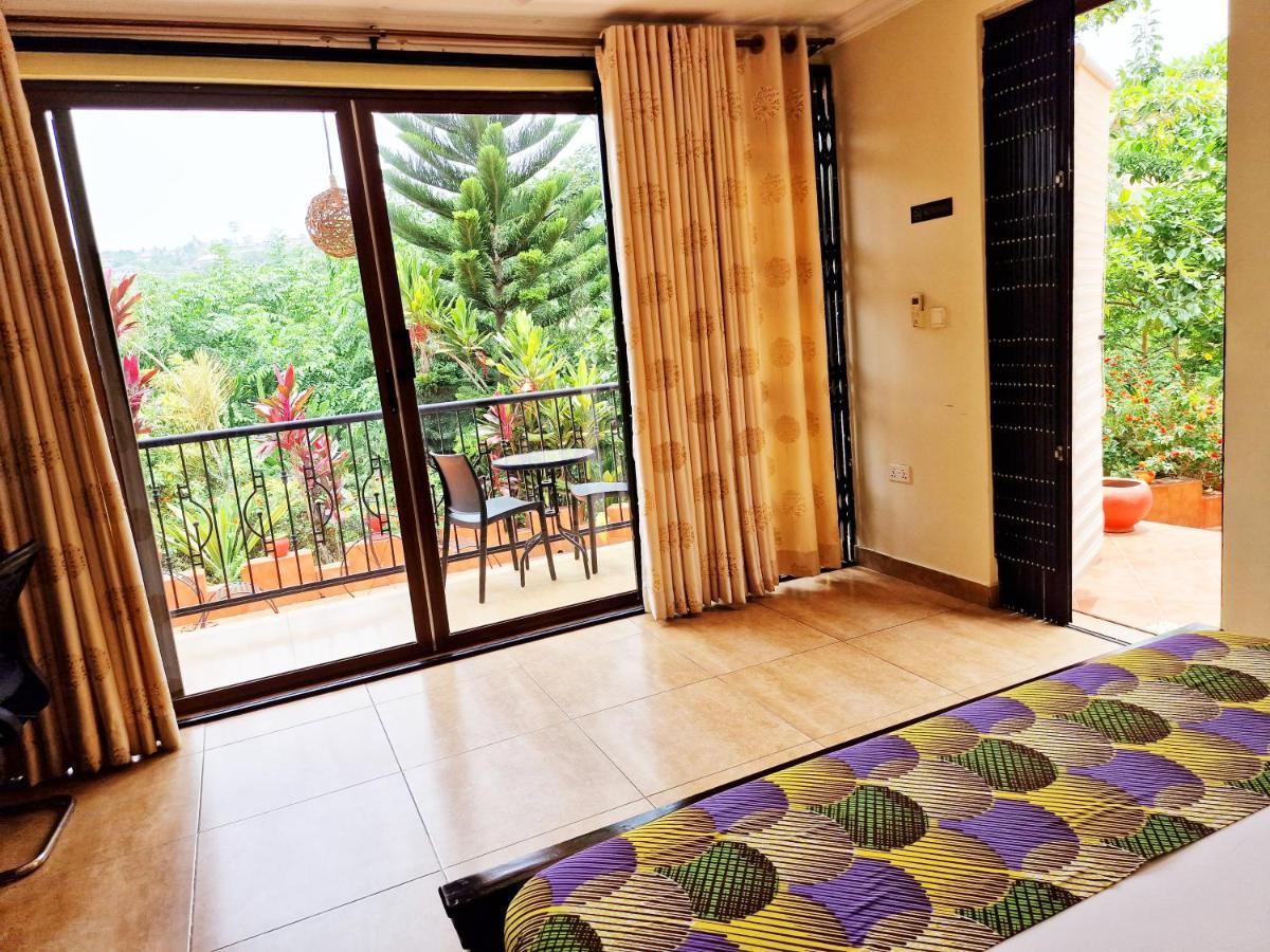 Cactus Creek Hotel Aburi Екстериор снимка