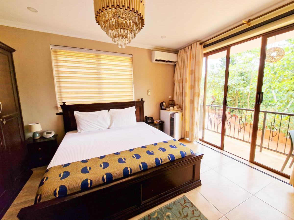 Cactus Creek Hotel Aburi Екстериор снимка