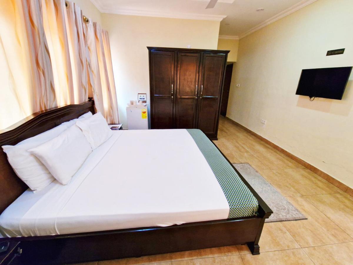 Cactus Creek Hotel Aburi Екстериор снимка
