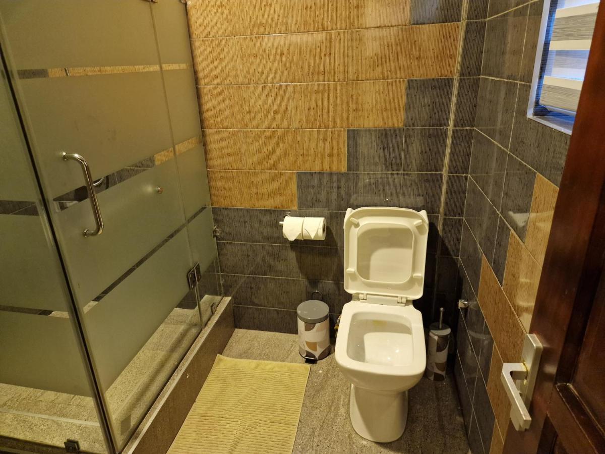 Cactus Creek Hotel Aburi Екстериор снимка