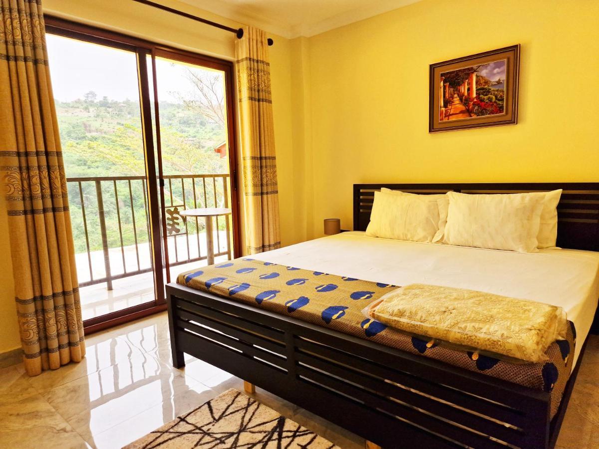 Cactus Creek Hotel Aburi Екстериор снимка