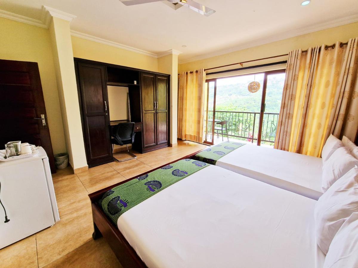 Cactus Creek Hotel Aburi Екстериор снимка