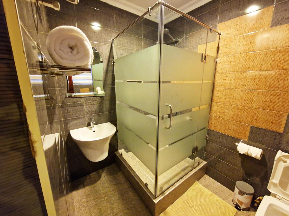 Cactus Creek Hotel Aburi Екстериор снимка