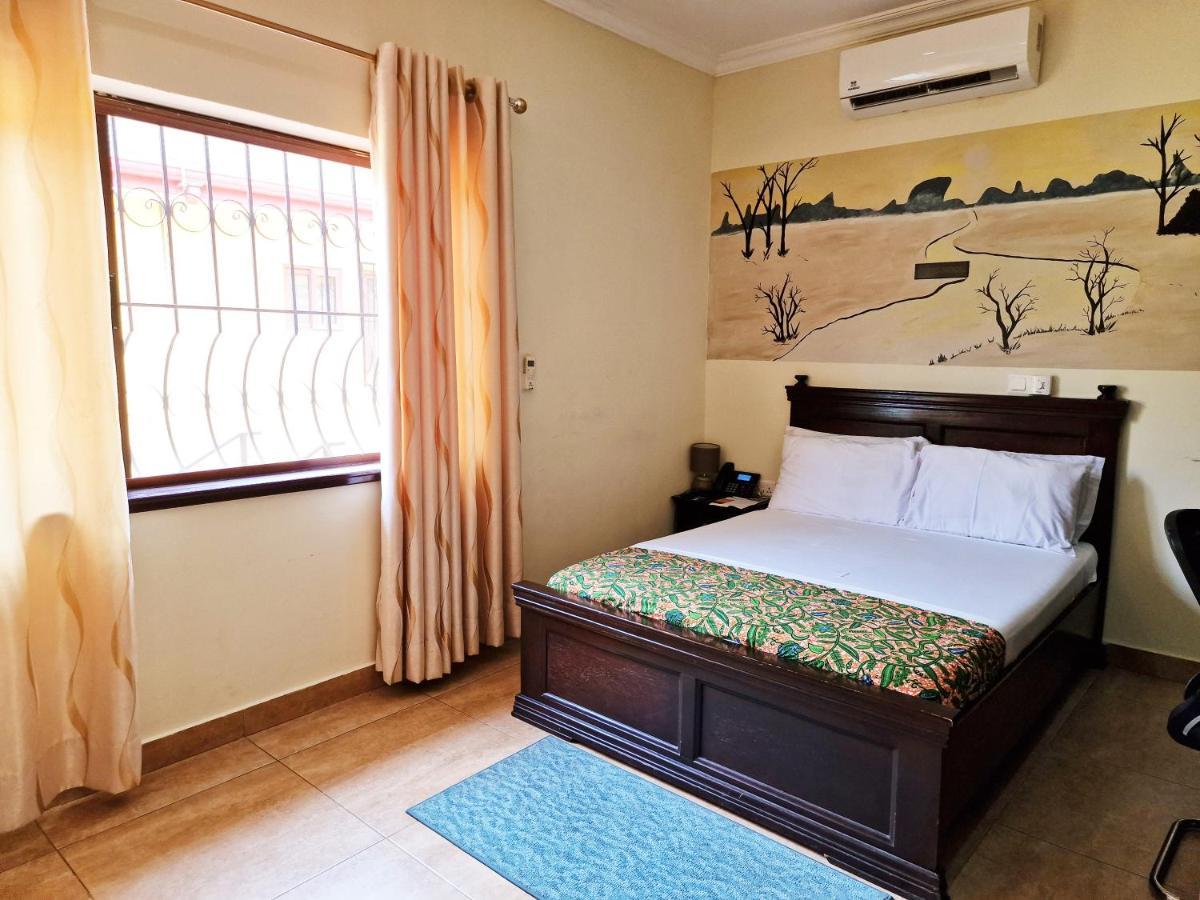 Cactus Creek Hotel Aburi Екстериор снимка