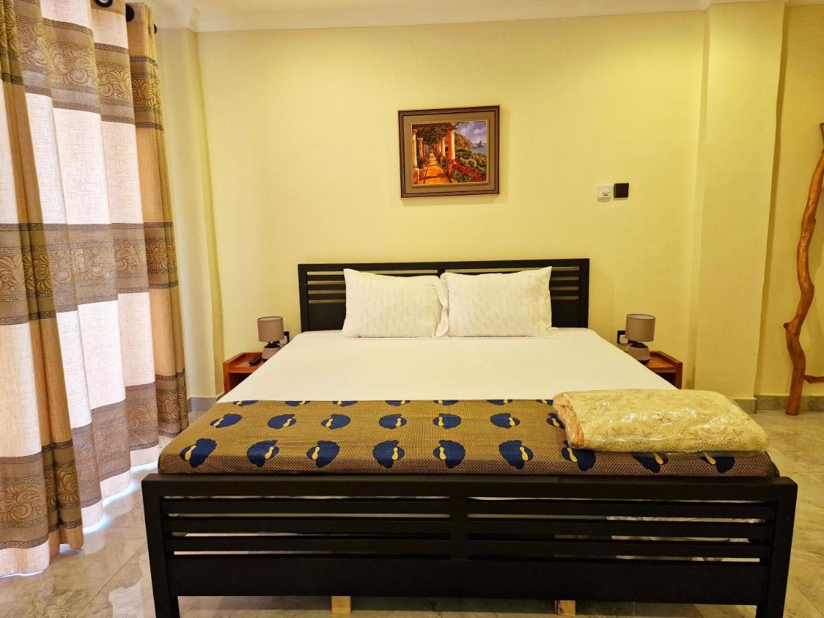 Cactus Creek Hotel Aburi Екстериор снимка