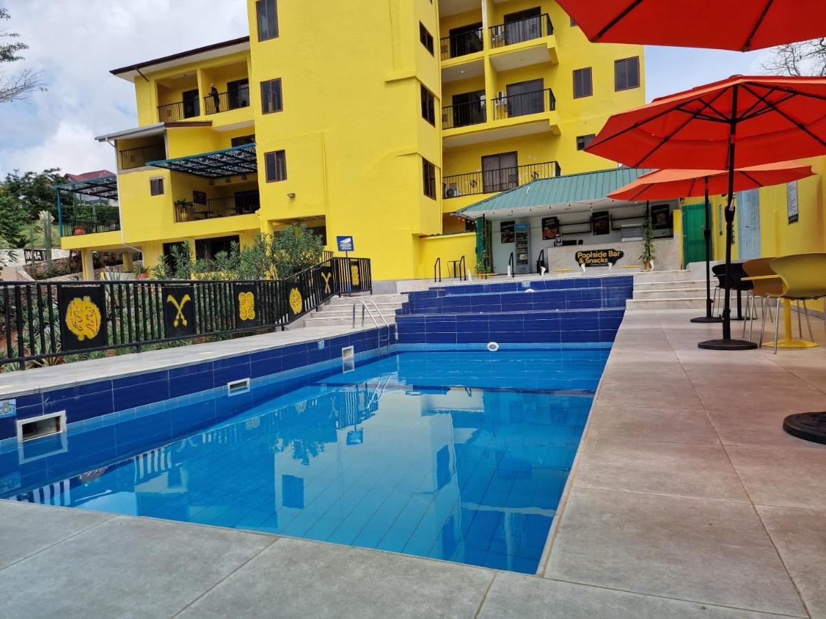 Cactus Creek Hotel Aburi Екстериор снимка